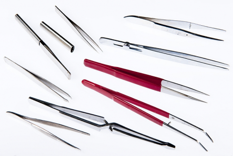 Echantillon de pinces et brucelles. © Région Bourgogne-Franche-Comté, Inventaire du patrimoine