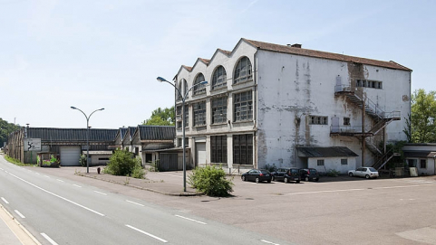 Ateliers de fabrication depuis la route nationale. © Région Bourgogne-Franche-Comté, Inventaire du patrimoine