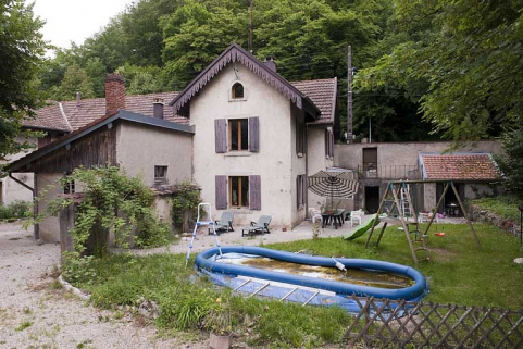 Vue d'ensemble des communs. © Région Bourgogne-Franche-Comté, Inventaire du patrimoine