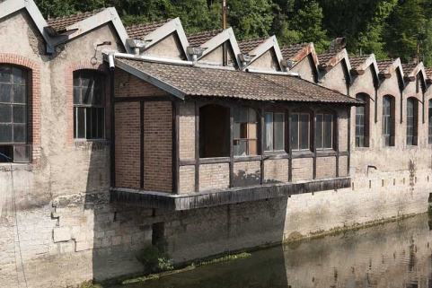 Atelier de fabrication nord. Construction en surplomb sur le canal de fuite. © Région Bourgogne-Franche-Comté, Inventaire du patrimoine