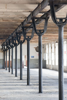 Atelier de fabrication nord. File de colonnes depuis le sud-ouest. © Région Bourgogne-Franche-Comté, Inventaire du patrimoine