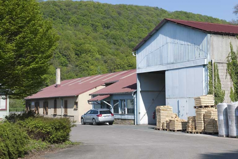 Magasins industriels à l'entrée du site. © Région Bourgogne-Franche-Comté, Inventaire du patrimoine