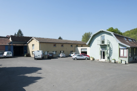 Vue d'ensemble depuis la cour : ateliers de fabrication et bureaux. © Région Bourgogne-Franche-Comté, Inventaire du patrimoine