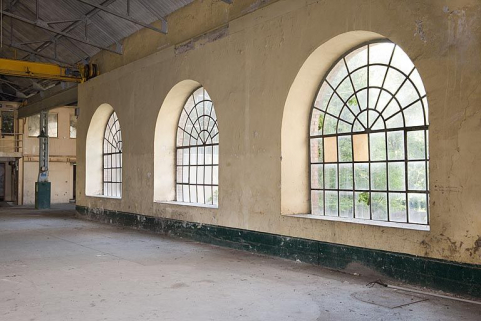Salle des turbines. Détail des baies de la façade ouest. © Région Bourgogne-Franche-Comté, Inventaire du patrimoine Salle des turbines. Détail des baies de la façade ouest. © Région Bourgogne-Franche-Comté, Inventaire du patrimoine