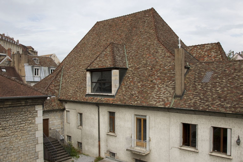 Façade latérale droite, de trois quarts droit. © Région Bourgogne-Franche-Comté, Inventaire du Patrimoine