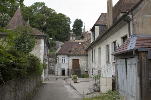 Façade latérale droite depuis le fond de la venelle. © Région Bourgogne-Franche-Comté, Inventaire du Patrimoine