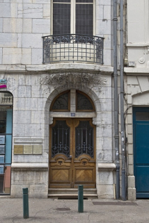 Vue de la porte d'entrée rue de la république. © Région Bourgogne-Franche-Comté, Inventaire du Patrimoine