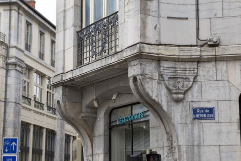 Façade d'angle : détail du rez-de-chaussée. © Région Bourgogne-Franche-Comté, Inventaire du Patrimoine