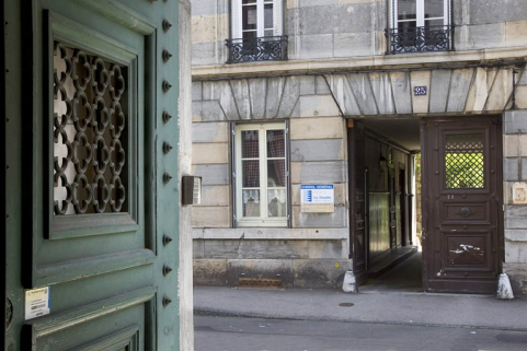 Logis principal : détail du portail d'entrée. © Région Bourgogne-Franche-Comté, Inventaire du Patrimoine