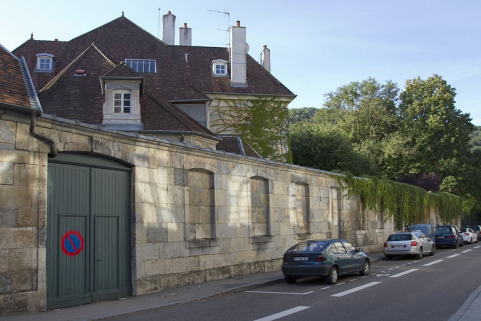 Clôture du jardin : de trois quarts gauche. © Région Bourgogne-Franche-Comté, Inventaire du Patrimoine