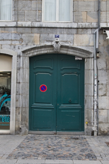 Logis principal, façade antérieure : détail du portail d'entrée, de face. © Région Bourgogne-Franche-Comté, Inventaire du Patrimoine