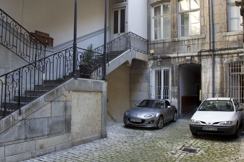 Départ de l'escalier à cage ouverte : de trois quarts gauche. © Région Bourgogne-Franche-Comté, Inventaire du Patrimoine