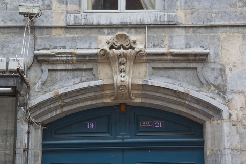Logis principal, façade antérieure : détail de l'arc couvrant le portail d'entrée. © Région Bourgogne-Franche-Comté, Inventaire du Patrimoine