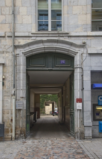 Logis principal, façade antérieure : détail du portail d'entrée. © Région Bourgogne-Franche-Comté, Inventaire du Patrimoine
