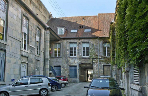 Vue d'ensemble de la première cour depuis le fond. © Région Bourgogne-Franche-Comté, Inventaire du Patrimoine