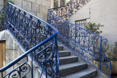 Aile droite, premier escalier à cage ouverte : vue d'ensemble depuis le départ de l'escalier. © Région Bourgogne-Franche-Comté, Inventaire du Patrimoine