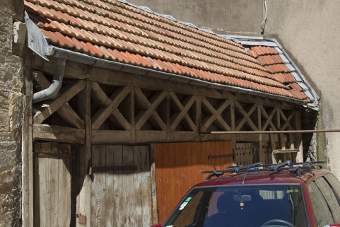 Deuxième cour, bûcher : vue rapprochée, de trois quarts gauche. © Région Bourgogne-Franche-Comté, Inventaire du Patrimoine
