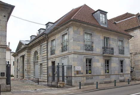 Orangerie : vue d'ensemble de trois quarts gauche depuis la rue. © Région Bourgogne-Franche-Comté, Inventaire du Patrimoine