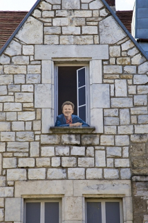 Logis principal, extrémité de l'aile droite, façade sur cour : détail de la fenêtre du pignon. © Région Bourgogne-Franche-Comté, Inventaire du Patrimoine