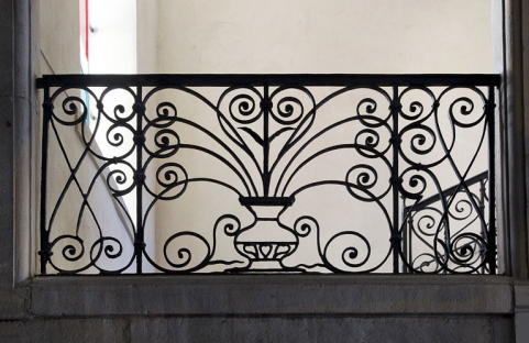 Logis principal, intérieur, escalier : détail d'un garde corps en ferronnerie. © Région Bourgogne-Franche-Comté, Inventaire du Patrimoine