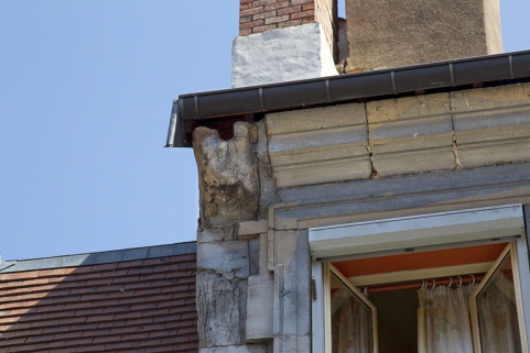 Logis principal, façade antérieure : détail de la gargouille gauche. © Région Bourgogne-Franche-Comté, Inventaire du Patrimoine
