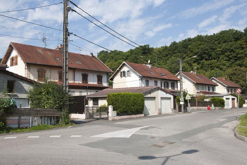 Habitations à 4 logements depuis la rue du Montanot. © Région Bourgogne-Franche-Comté, Inventaire du patrimoine
