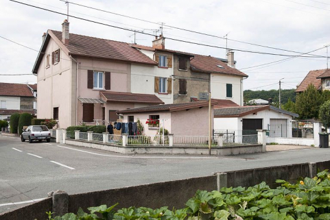Habitation à 8 logements. Façade est. © Région Bourgogne-Franche-Comté, Inventaire du patrimoine