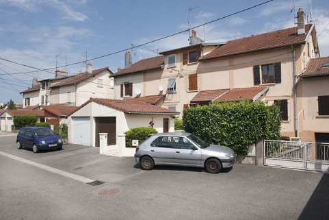 Habitations à 8 logements. Vue de trois quarts. © Région Bourgogne-Franche-Comté, Inventaire du patrimoine