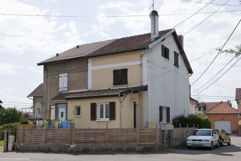 Habitation à 4 logements. Vue de trois quarts. © Région Bourgogne-Franche-Comté, Inventaire du patrimoine