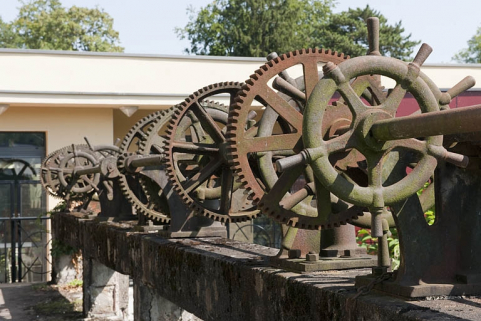 Système de vannage du bief de dérivation. Volants et engrenages. © Région Bourgogne-Franche-Comté, Inventaire du patrimoine