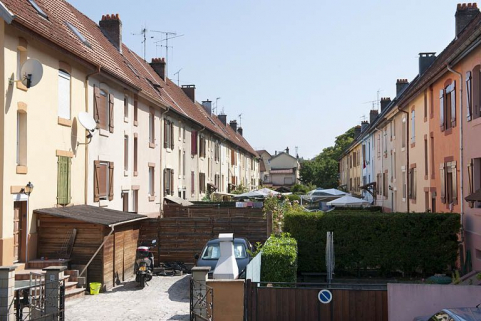 Jardins situés entre les immeubles des rues de Somme et de Flandre. © Région Bourgogne-Franche-Comté, Inventaire du patrimoine