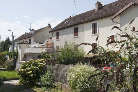 Façades postérieures vues de trois quarts. © Région Bourgogne-Franche-Comté, Inventaire du patrimoine Façades postérieures vues de trois quarts. © Région Bourgogne-Franche-Comté, Inventaire du patrimoine