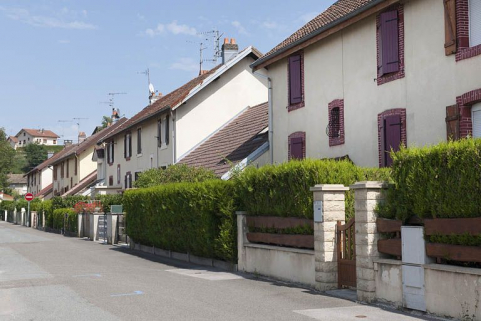 Rue d'Arras. Façades vues de trois quarts. © Région Bourgogne-Franche-Comté, Inventaire du patrimoine