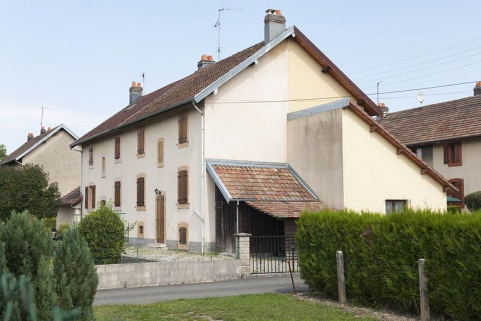 Habitation vue de trois quarts arrière. © Région Bourgogne-Franche-Comté, Inventaire du patrimoine