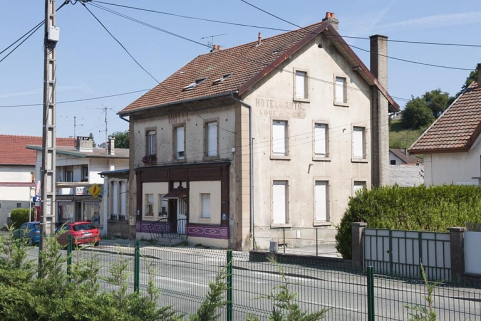 Hôtel des Autos. Vue de trois quarts. © Région Bourgogne-Franche-Comté, Inventaire du patrimoine Hôtel des Autos. Vue de trois quarts. © Région Bourgogne-Franche-Comté, Inventaire du patrimoine