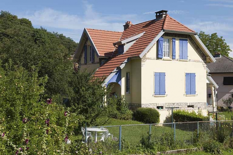 Maison jumelée. Vue de trois quarts gauche. © Région Bourgogne-Franche-Comté, Inventaire du patrimoine