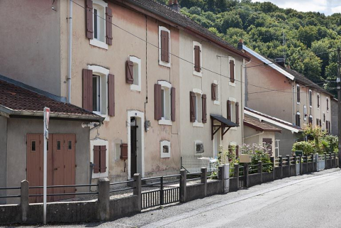 Façades antérieures vues de trois quarts. © Région Bourgogne-Franche-Comté, Inventaire du patrimoine