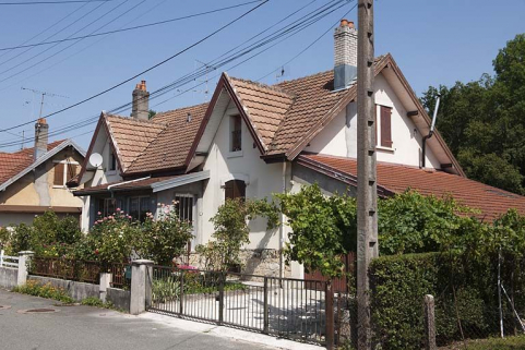 Maison jumelée vue de trois quarts. © Région Bourgogne-Franche-Comté, Inventaire du patrimoine