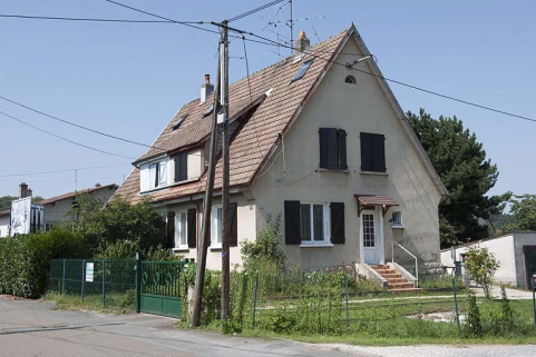 Maison jumelée rue de Franche-Comté. Vue de trois quarts. © Région Bourgogne-Franche-Comté, Inventaire du patrimoine
