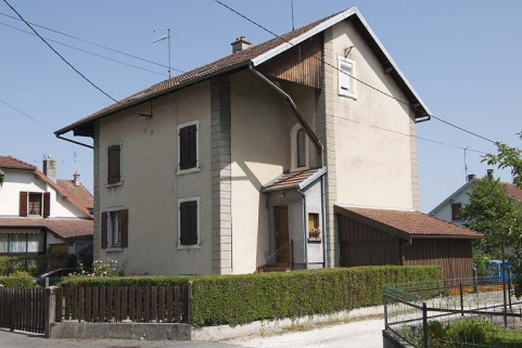 Maison jumelée vue de trois quarts. © Région Bourgogne-Franche-Comté, Inventaire du patrimoine