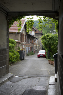 Vue d'ensemble depuis le porche du n° 14 avenue Fontaine-Argent. © Région Bourgogne-Franche-Comté, Inventaire du patrimoine