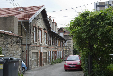 Atelier en pierre au n° 14B : façade antérieure, de trois quarts gauche. © Région Bourgogne-Franche-Comté, Inventaire du patrimoine