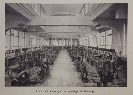Ecole nationale de Besançon. Atelier de mécanique. - Ajustage et tournage, 1933 ? © Région Bourgogne-Franche-Comté, Inventaire du patrimoine Ecole nationale de Besançon. Atelier de mécanique. - Ajustage et tournage, 1933 ? © Région Bourgogne-Franche-Comté, Inventaire du patrimoine