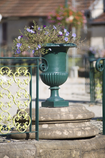 Détail : base d'une colonne de l'église d'Anatoile Amoudru. © Région Bourgogne-Franche-Comté, Inventaire du patrimoine
