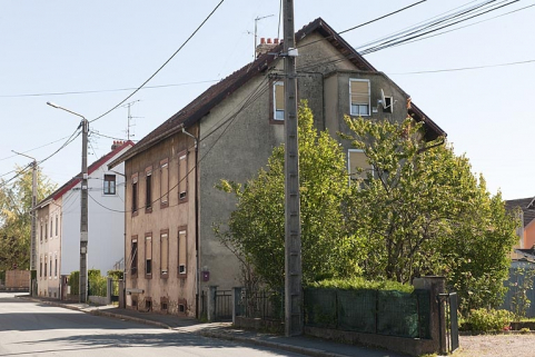 Vue de trois quarts de deux habitations. © Région Bourgogne-Franche-Comté, Inventaire du patrimoine