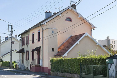 Rue des Mines. Habitation de 4 logements vue de trois quarts. © Région Bourgogne-Franche-Comté, Inventaire du patrimoine