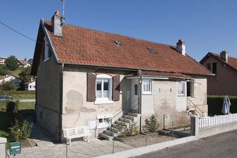 Maison jumelée. Vue de trois quarts. © Région Bourgogne-Franche-Comté, Inventaire du patrimoine