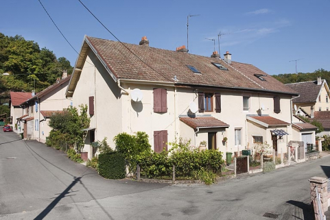 Habitation à quatre logements rue des Essarts. © Région Bourgogne-Franche-Comté, Inventaire du patrimoine Habitation à quatre logements rue des Essarts. © Région Bourgogne-Franche-Comté, Inventaire du patrimoine