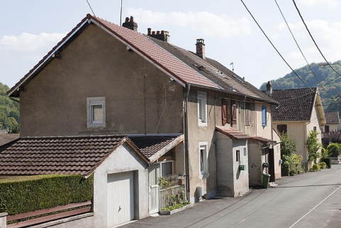 Habitation à quatre logements rue de la Promenade. © Région Bourgogne-Franche-Comté, Inventaire du patrimoine Habitation à quatre logements rue de la Promenade. © Région Bourgogne-Franche-Comté, Inventaire du patrimoine