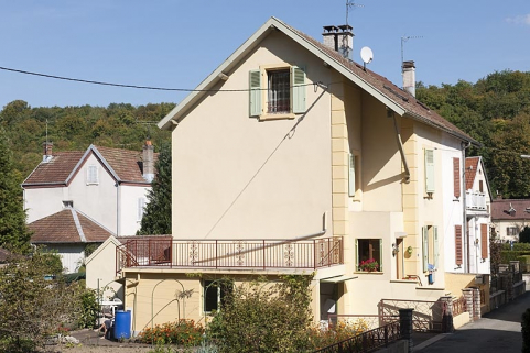 Maison jumelée (de cadres ?). Vue de trois quarts. © Région Bourgogne-Franche-Comté, Inventaire du patrimoine Maison jumelée (de cadres ?). Vue de trois quarts. © Région Bourgogne-Franche-Comté, Inventaire du patrimoine